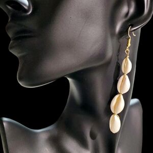 BOHEMIAN NATURAL SHELL 4 PENDANT DROP EARRINGS